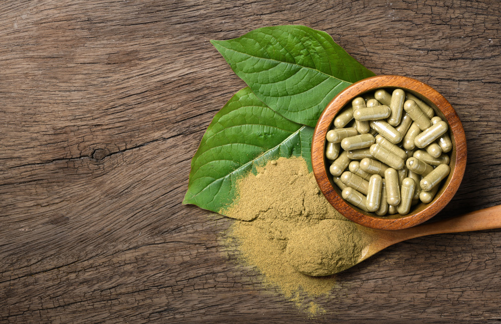 Kratom powder, capsules and leaves